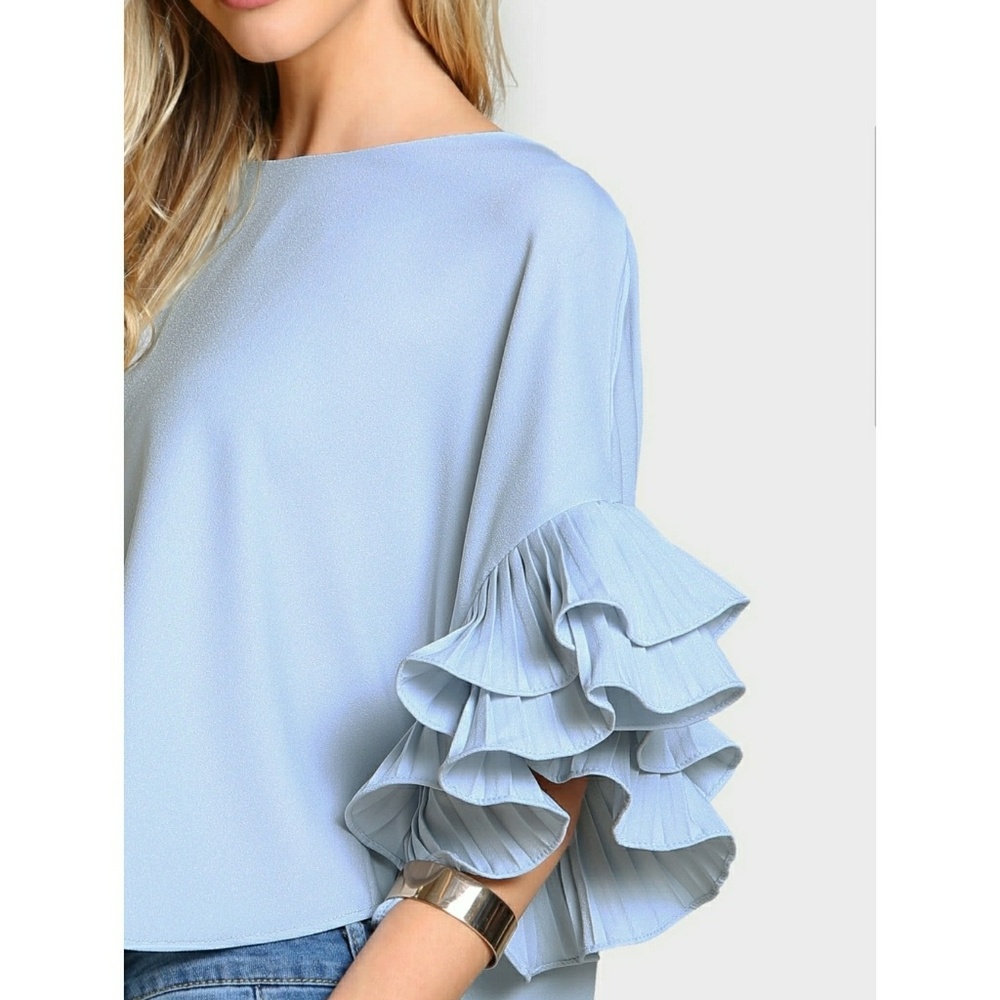👑HOST PICK Pleated Ruffle Sleeve Dolphin Hem Top - Picture 3 of 6